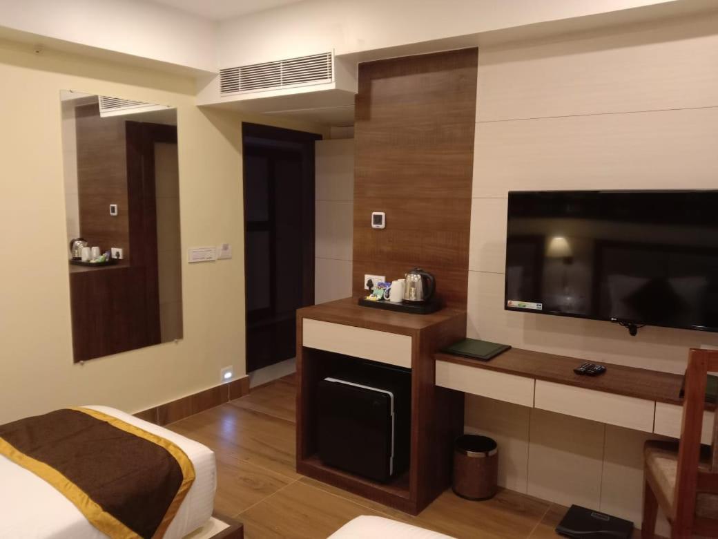 Hotel Rimi International Агартала Екстериор снимка