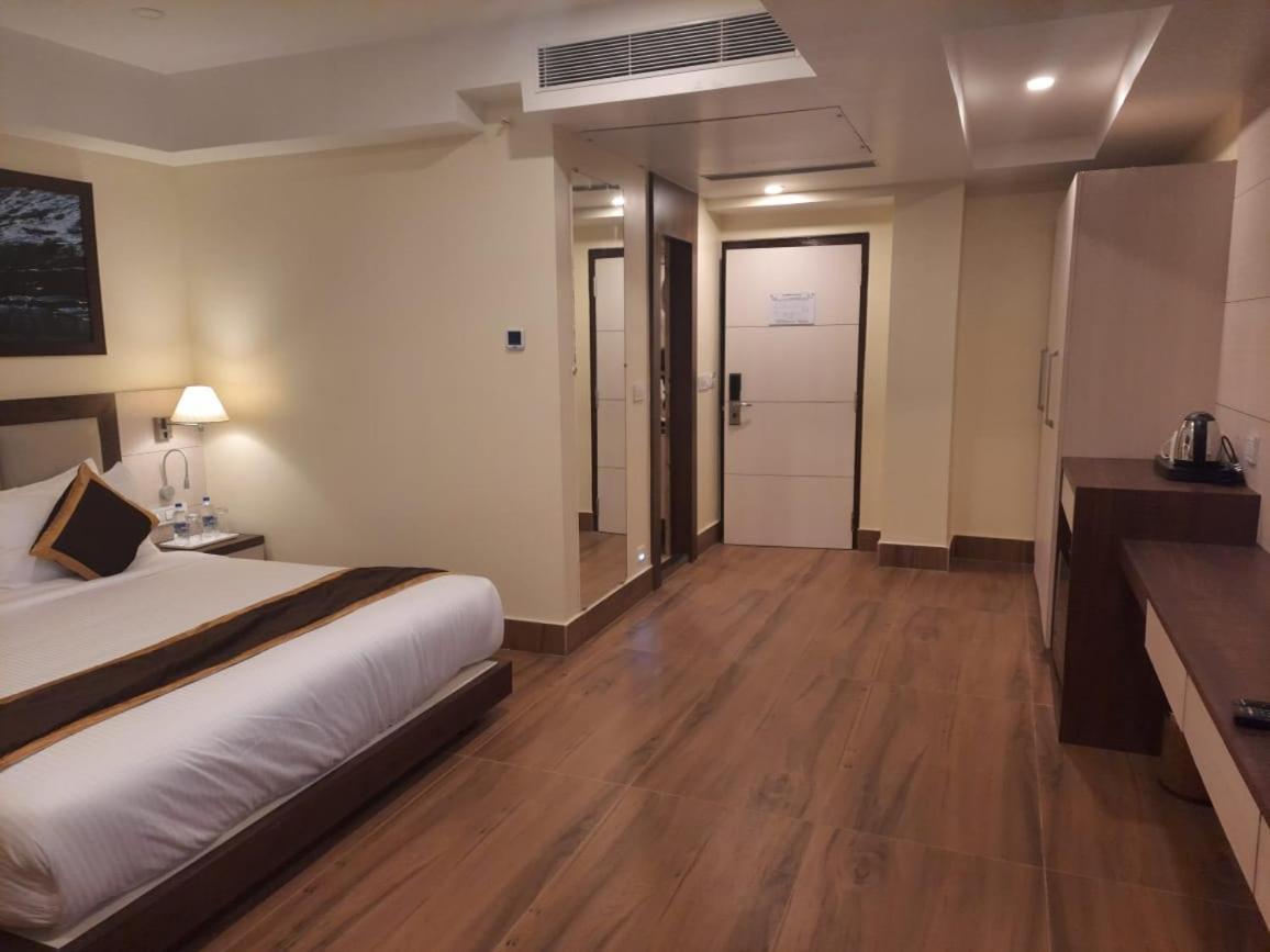 Hotel Rimi International Агартала Екстериор снимка