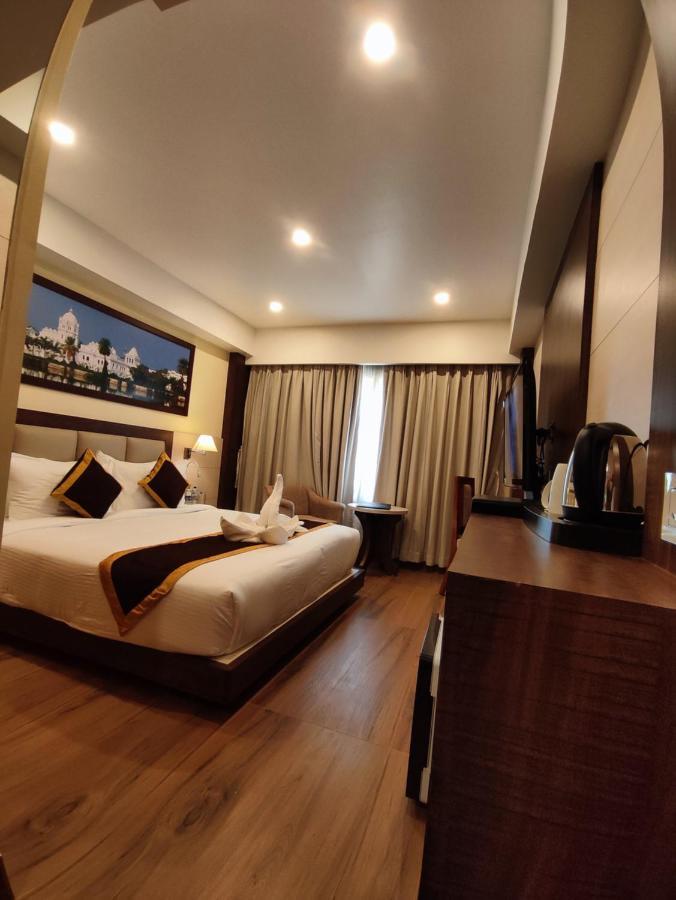 Hotel Rimi International Агартала Екстериор снимка