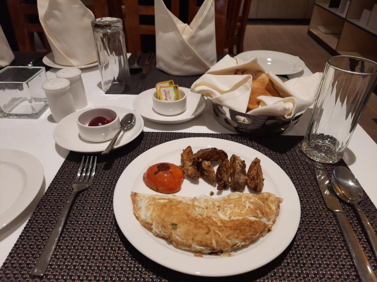 Hotel Rimi International Агартала Екстериор снимка