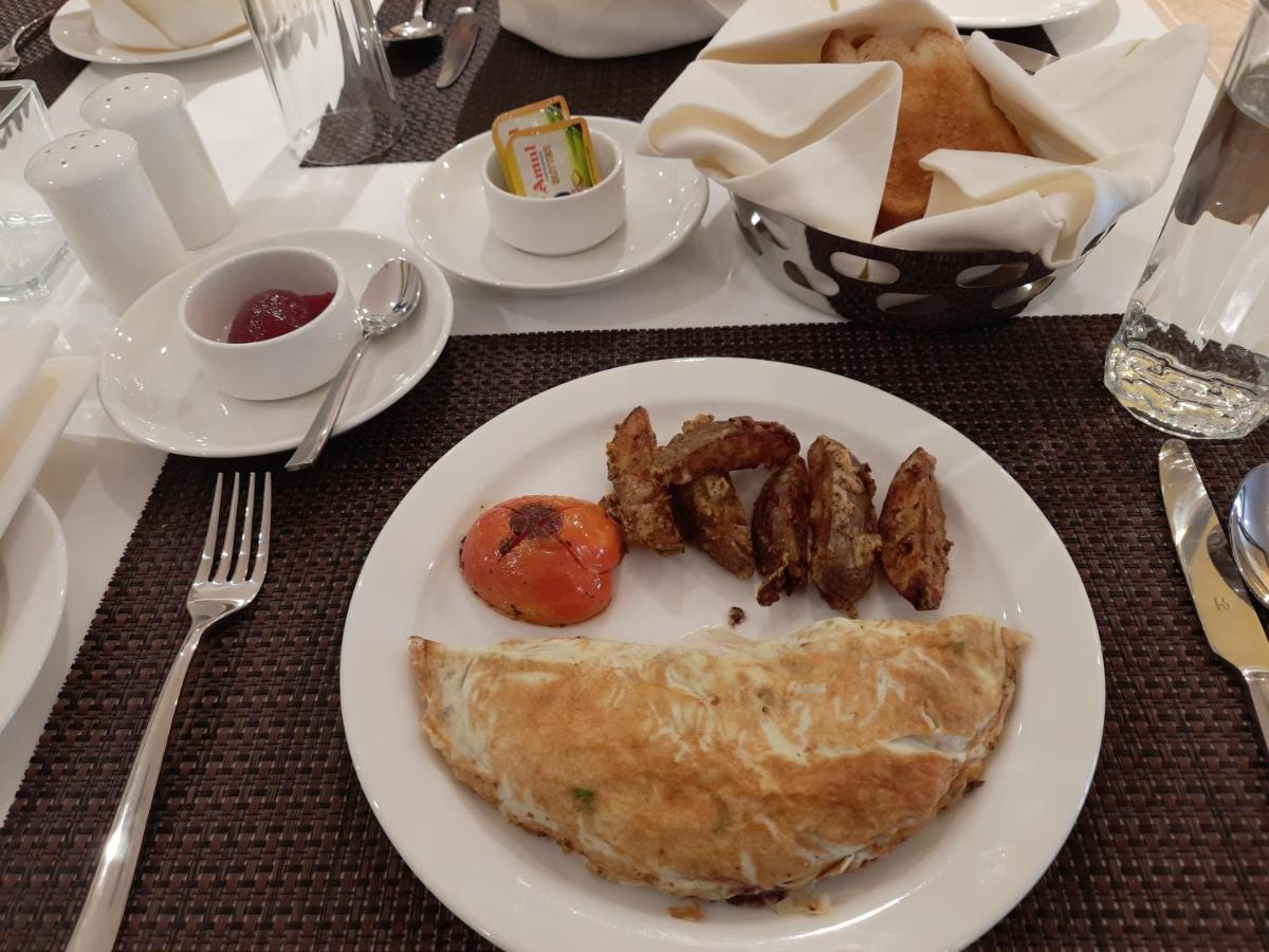 Hotel Rimi International Агартала Екстериор снимка